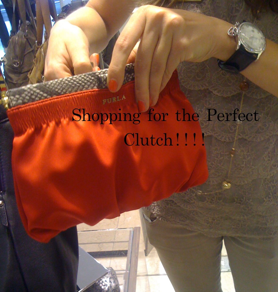 You are currently viewing <!--:en-->The Perfect Red Clutch!!!!!!Gala Clutch Shopping!!!!<!--:-->